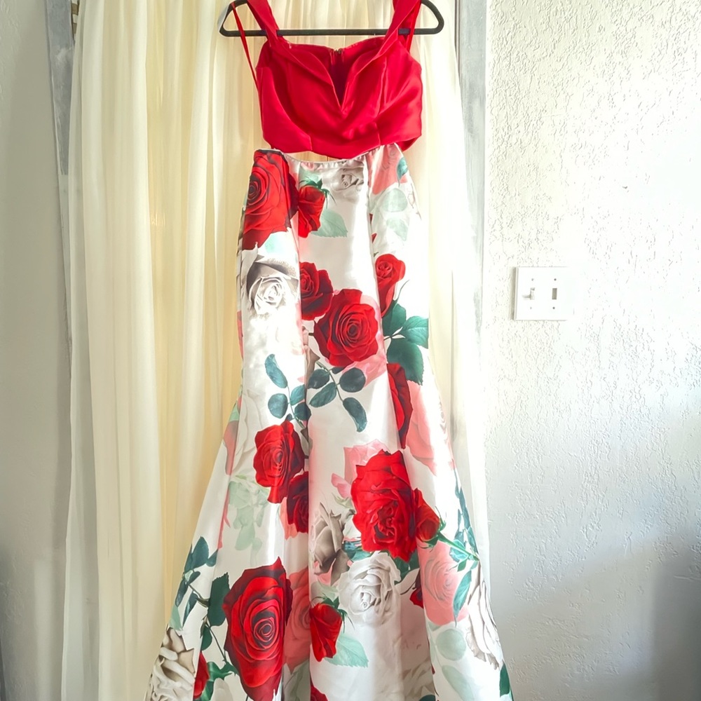 Beautiful Floral 2 piece prom Dress